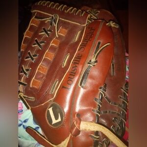 Louisville Slugger "The Softballer" Leather Gloves. Model  #KHBG9. 13.5 Inch.